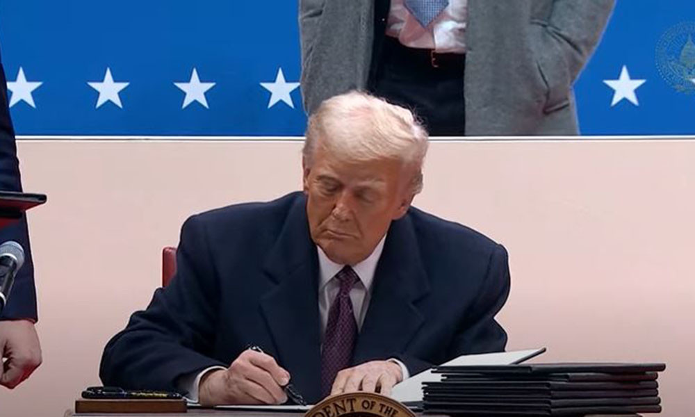 প্যারিস জলবায়ু চুক্তি থেকে বেরিয়ে আসার আদেশে সই ট্রাম্পের