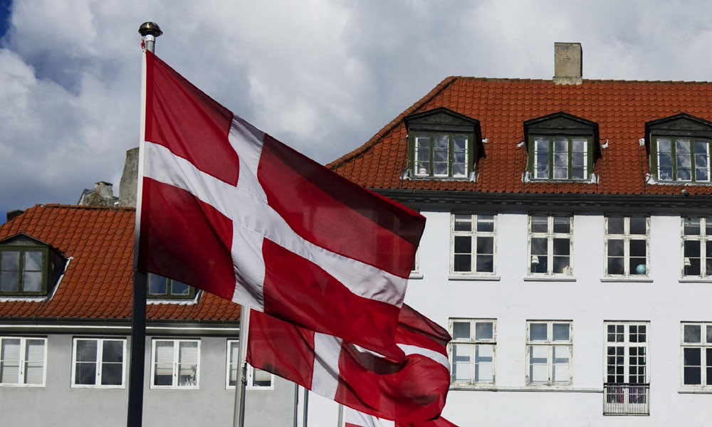 ‘ক্যালিফোর্নিয়া কিনে নিক ডেনমার্ক’