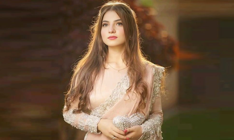 বাংলাদেশি ভক্তদের ভালোবাসা জানালেন পাকিস্তানি অভিনেত্রী