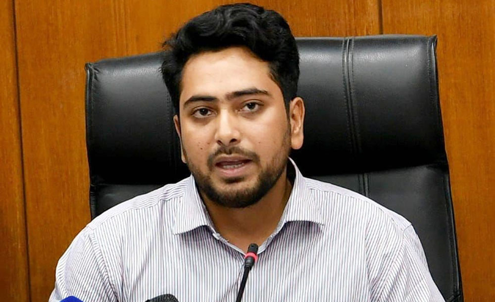 শহীদ পরিবারের চাকরি ও আহতদের ভাতার বিষয়ে ব্যাখ্যা দিলেন নাহিদ