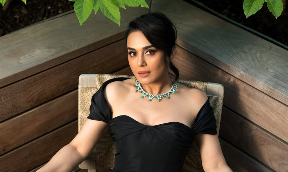 সোশ্যাল মিডিয়া নিয়ে বিরক্ত, ক্ষোভ ঝাড়লেন প্রীতি জিনতা