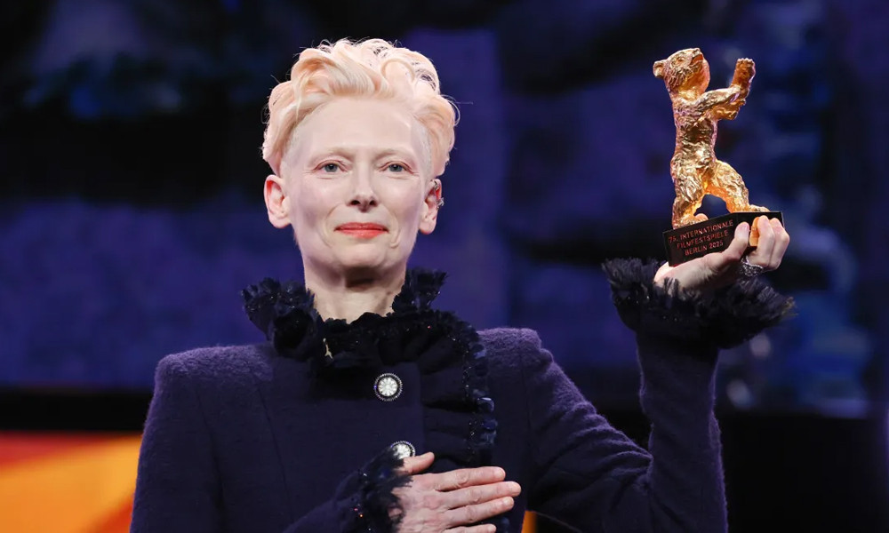 ‘স্বর্ণভালুক’ হাতে গাজার প্রসঙ্গ তুললেন টিলডা সুইনটন