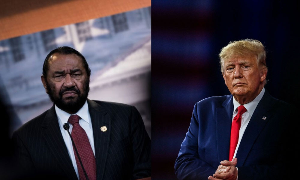 অন্তর্বর্তী সরকারের প্রধান উপদেষ্টা ড. মুহাম্মদ ইউনূসের বিশেষ সহকারী হিসেবে নিয়োগ পেয়েছেন যুক্তরাষ্ট্রপ্রবাসী সিনিয়র সাংবাদিক মনির হায়দার। বুধবার (৫ ফেব্রুয়ারি) জনপ্রশাসন মন্ত্রণালেয়ের এক প্রজ্ঞাপনে তার নিয়োগের ব্যাপারটি নিশ্চিত করা হয়।  প্রজ্ঞাপনে বলা হয়, মনির হায়দারকে অন্য যেকোনো পেশা, ব্যবসা কিংবা সরকারি, আধা-সরকারি, বেসরকারি প্রতিষ্ঠান/সংগঠন-এর সাথে কর্ম-সম্পর্ক পরিত্যাগের শর্তে প্রধান উপদেষ্টার বিশেষ সহকারী (ঐকমত্য গঠন) পদে সিনিয়র সচিব পদমর্যাদায় চুক্তিভিত্তিক নিয়োগ প্রদান করা হলো।  মনির হায়দার ইত্তেফাক, মানবজমিন, একুশে টেলিভিশন, জনকণ্ঠসহ বিভিন্ন সংবাদমাধ্যমে দীর্ঘদিন কাজ করেছেন। বর্তমানে তিনি ‘দ্য গ্রিন চ্যানেল’ অনলাইন প্ল্যাটফরমে নিয়মিত বাংলাদেশের খবরা-খবর উপস্থাপন করে থাকেন।