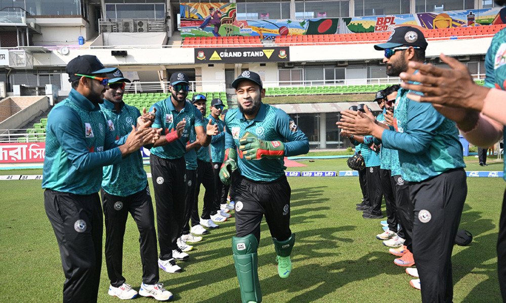 মিরপুরে গার্ড অব অনার পেলেন মুশফিক