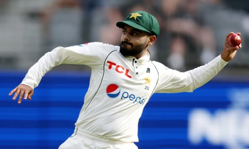 ড্রেসিংরুমে ঘুমিয়ে পড়ায় টাইমড আউট পাকিস্তানি ব্যাটসম্যান