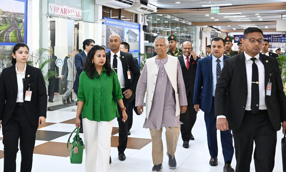 চীনের উদ্দেশে ঢাকা ছেড়েছেন প্রধান উপদেষ্টা