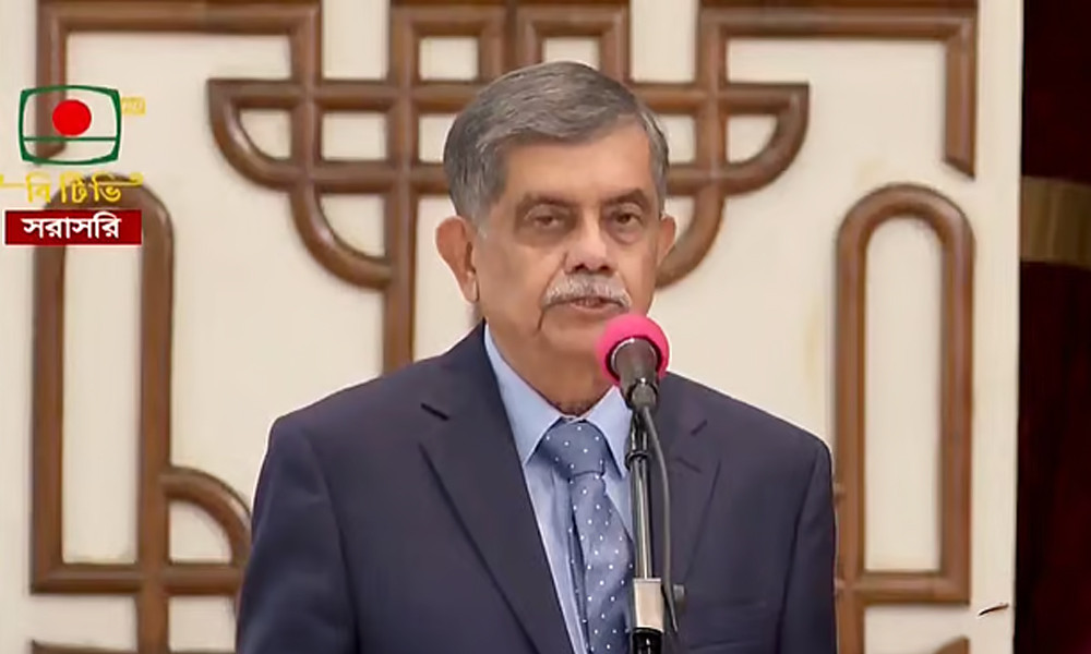 উপদেষ্টা হিসেবে শপথ নিলেন সি আর আবরার