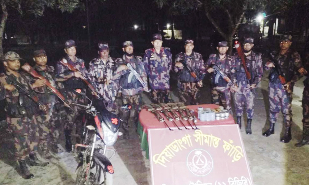 সীমান্তে বিজিবির ধাওয়া খেয়ে পালালেন ভারতীয়রা