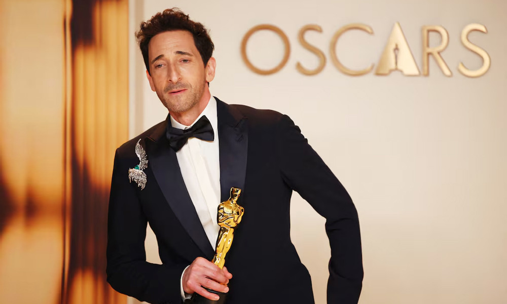 ব্রডির হাতেই উঠল অস্কার