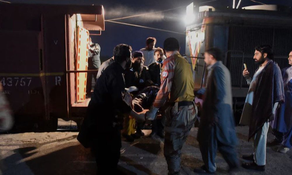 ভয়াবহ অভিজ্ঞতা জানালেন পাকিস্তানের সেই ট্রেন যাত্রীরা