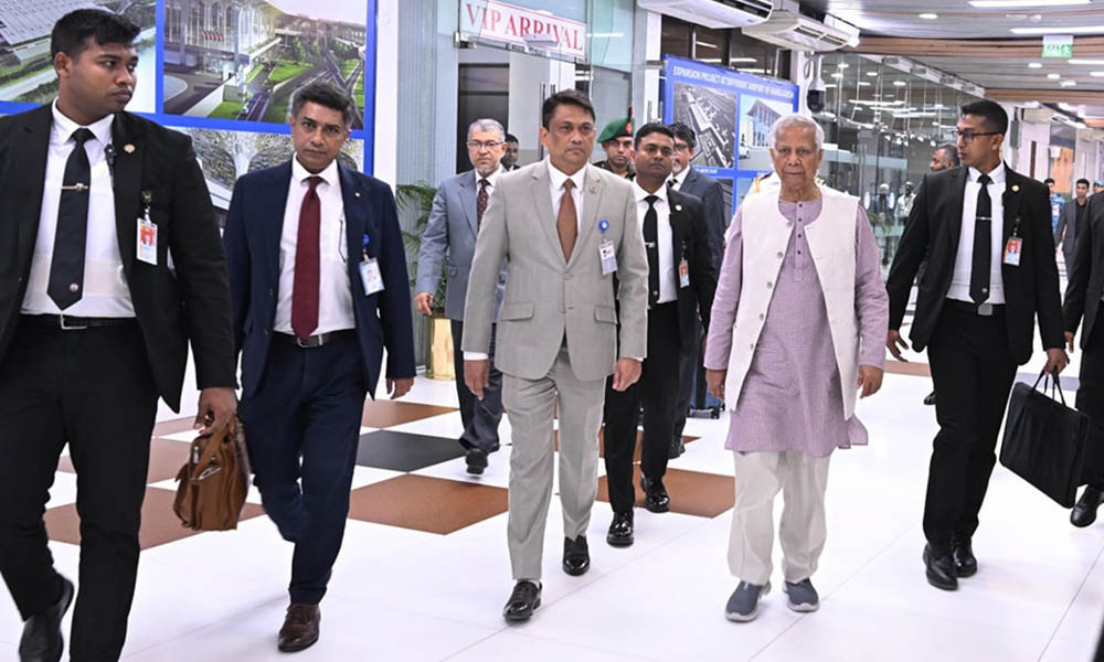 কাতারের উদ্দেশে ঢাকা ছেড়েছেন প্রধান উপদেষ্টা