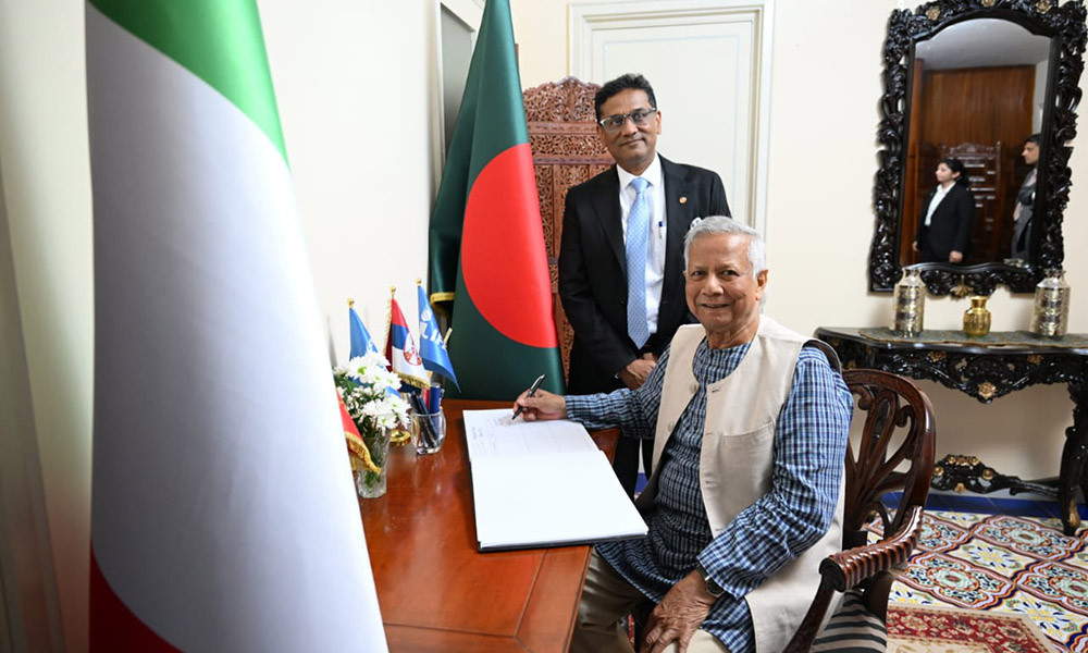 রোমে বাংলাদেশ হাউস পরিদর্শন করেছেন প্রধান উপদেষ্টা