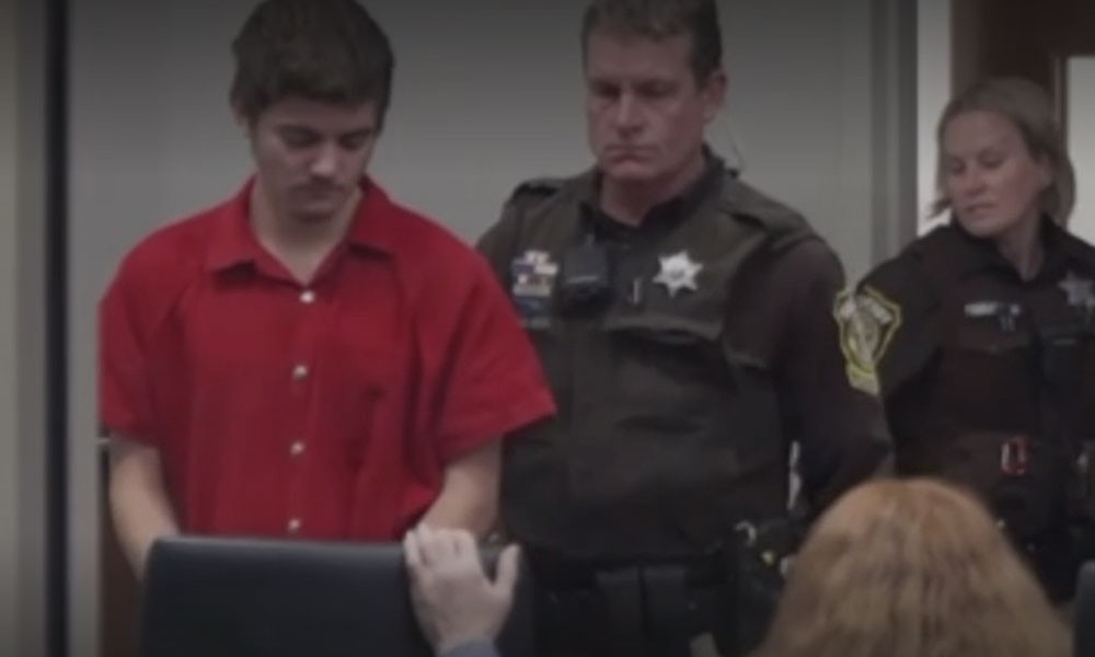 ট্রাম্পকে হত্যার ষড়যন্ত্রের অংশ হিসেবে বাবা-মাকে হত্যা করেছে এক কিশোর : এফবিআই