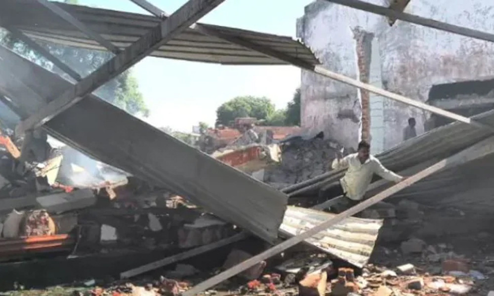 গুজরাটে আতশবাজি কারখানায় বিস্ফোরণ : নিহত বেড়ে ১৮