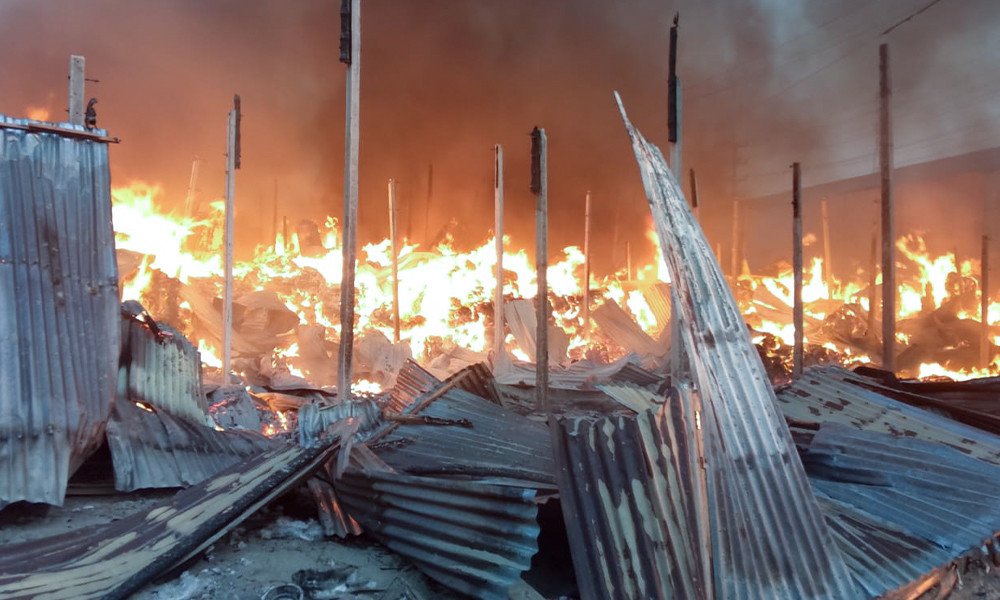 কালিয়াকৈরে চারটি ঝুটের গোডাউনে ভয়াবহ আগুন, নিয়ন্ত্রণে ৫ ইউনিট