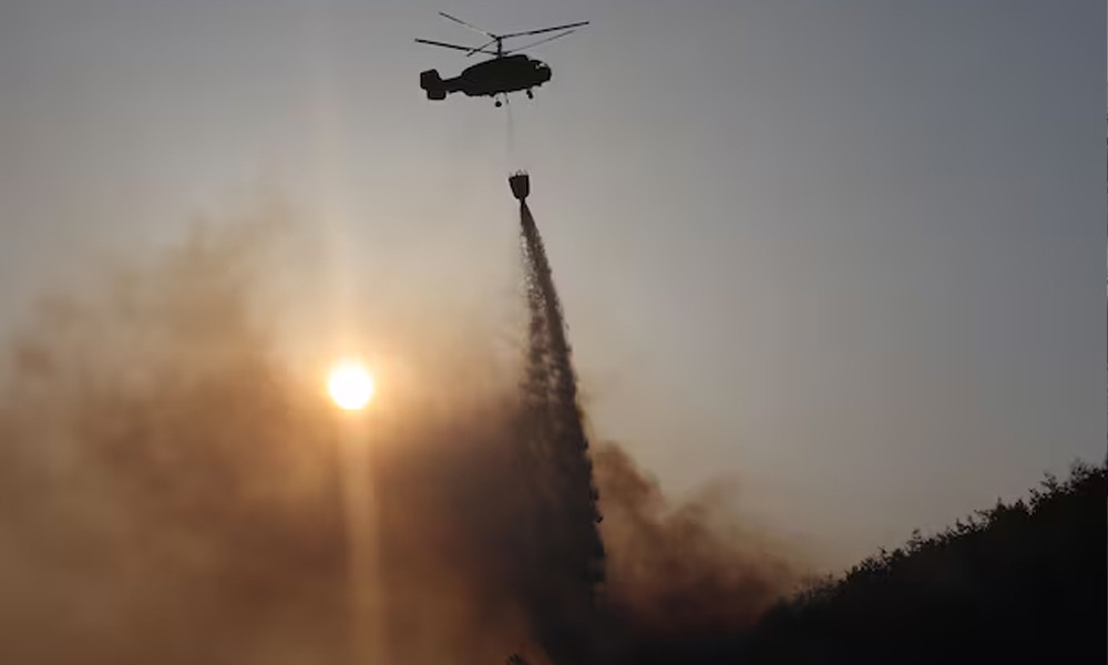 দক্ষিণ কোরিয়ায় দাবানল নিয়ন্ত্রণে সামরিক হেলিকপ্টার মোতায়েন