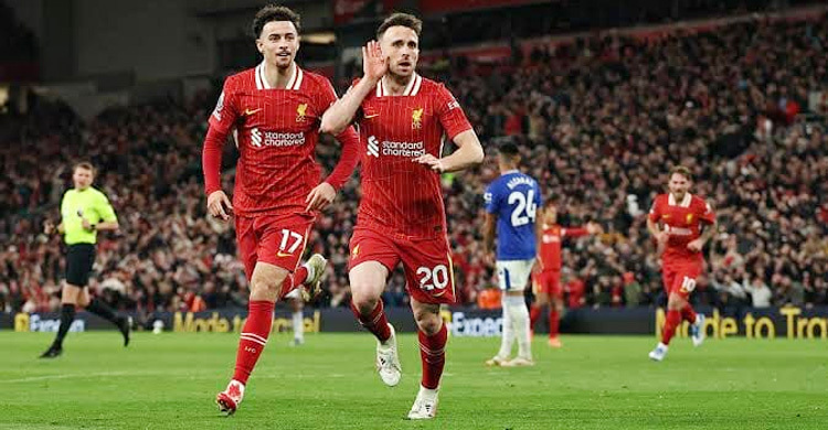 এভারটনকে হারিয়ে শিরোপার পথে আরও এগিয়ে লিভারপুল