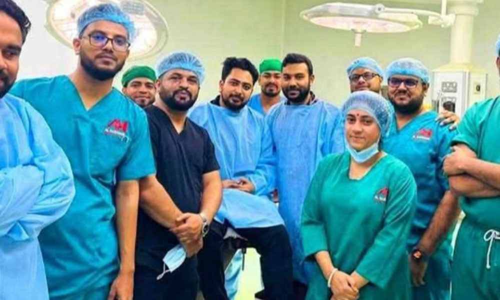 হাসপাতালে চিকিৎসা নিয়ে আলোচনায় সাবেক উপদেষ্টা নাহিদ