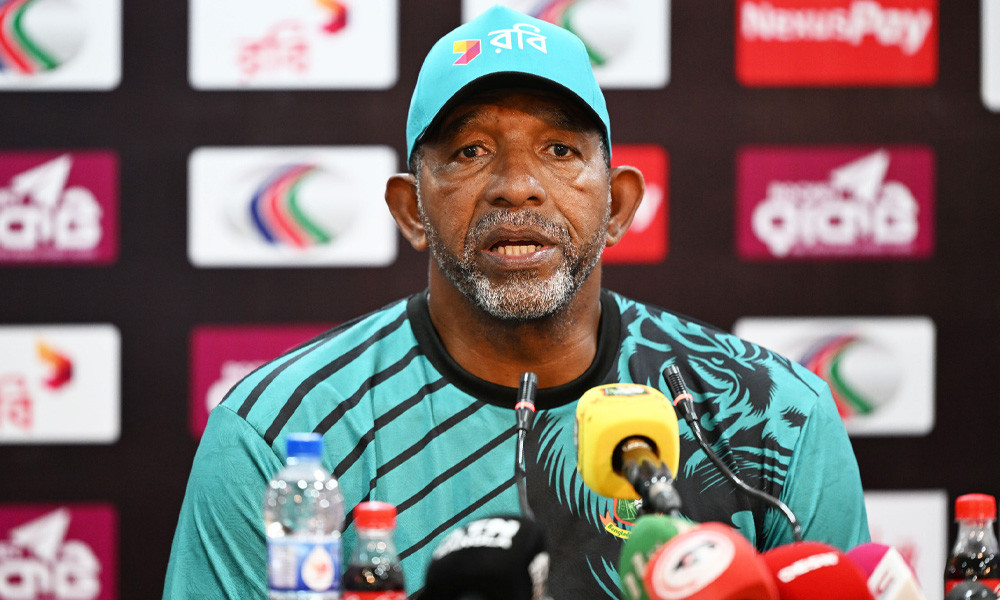 বিজয়ের দলে জায়গা পাওয়ার প্রক্রিয়া আদর্শ নয়, বলছেন সিমন্স