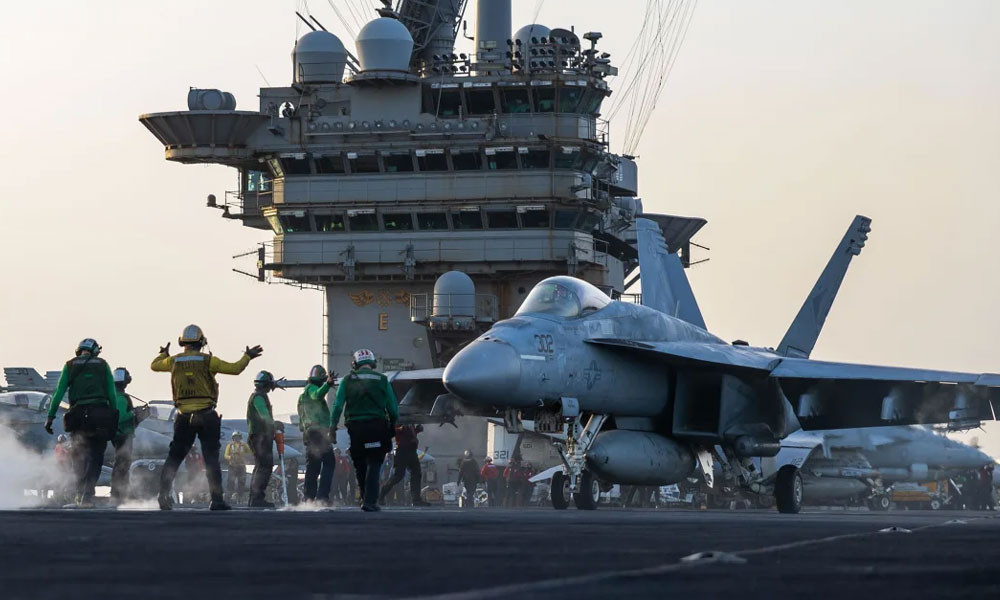 মার্কিন বিমানবাহী রণতরীতে হামলা, সাগরে নিখোঁজ ৬০ মিলিয়ন ডলারের যুদ্ধবিমান