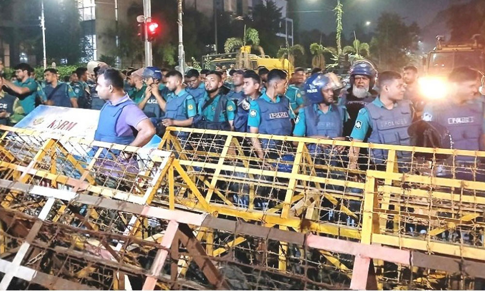 যমুনা অভিমুখী সড়কে পুলিশি ব্যারিকেড