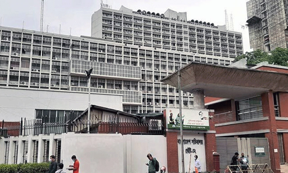 আজ ছুটির দিনেও চলছে সরকারি অফিস-ব্যাংক