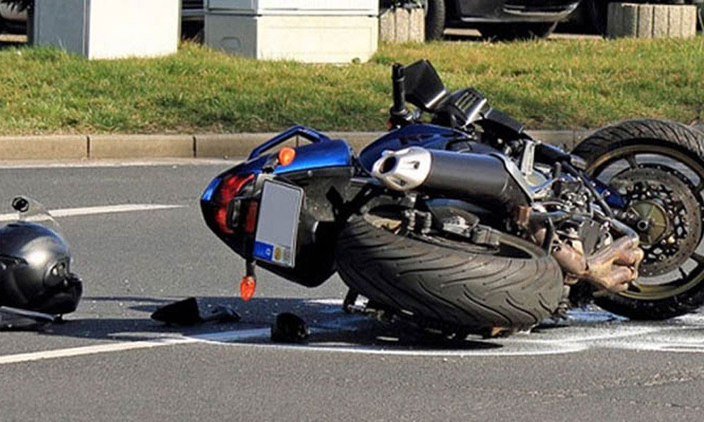 বনানীতে ট্রাকচাপায় প্রাণ গেল ২ মোটরসাইকেল আরোহীর