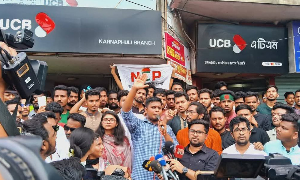 পরিবর্তনের মিছিল নিয়ে ছুটছেন হাসনাত