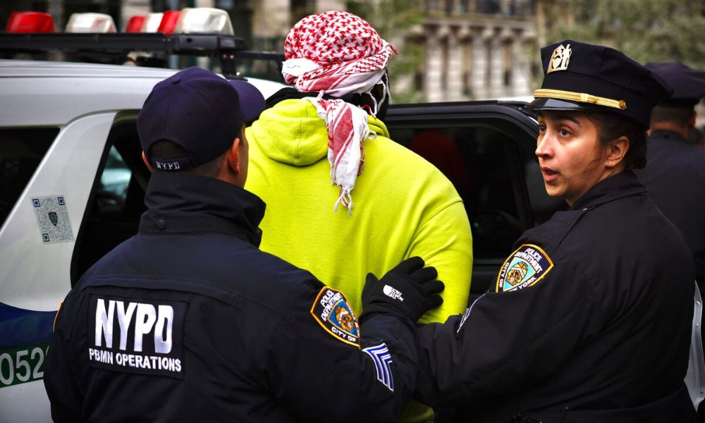 কলম্বিয়া বিশ্ববিদ্যালয়ে ফিলিস্তিনপন্থি বিক্ষোভ, আটক অন্তত ৭০