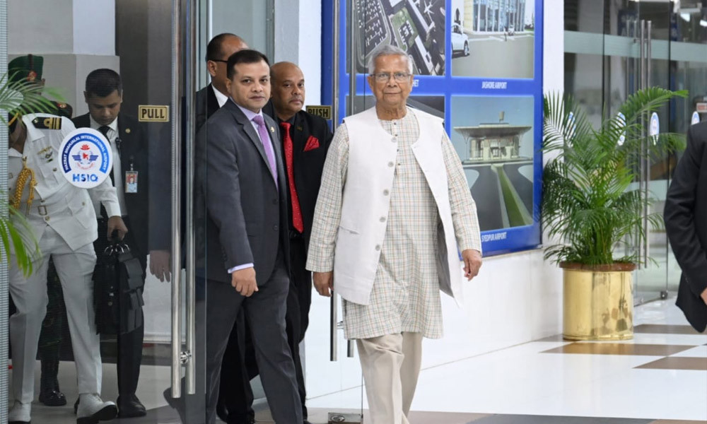 দেশে ফিরছেন প্রধান উপদেষ্টা