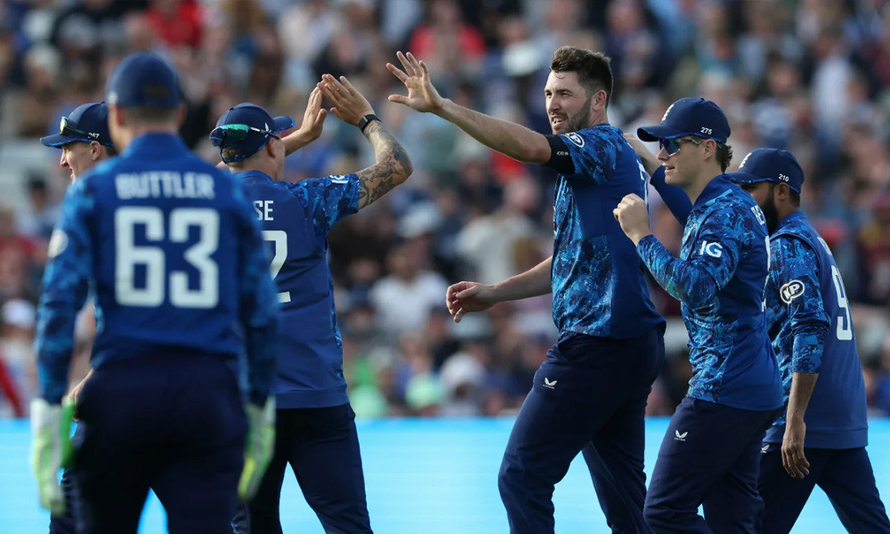 শতক ছাড়াই ৪০০! আরো যেসব কীর্তি গড়ল ইংল্যান্ড