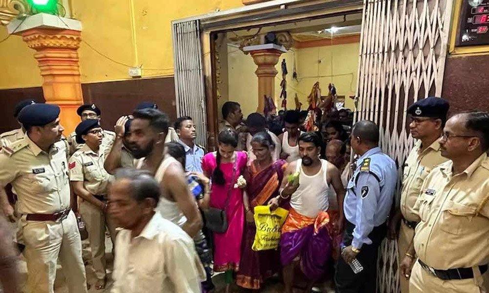 ভারতের মন্দিরে পদপিষ্ট হয়ে নারীসহ ৬ জনের মৃত্যু