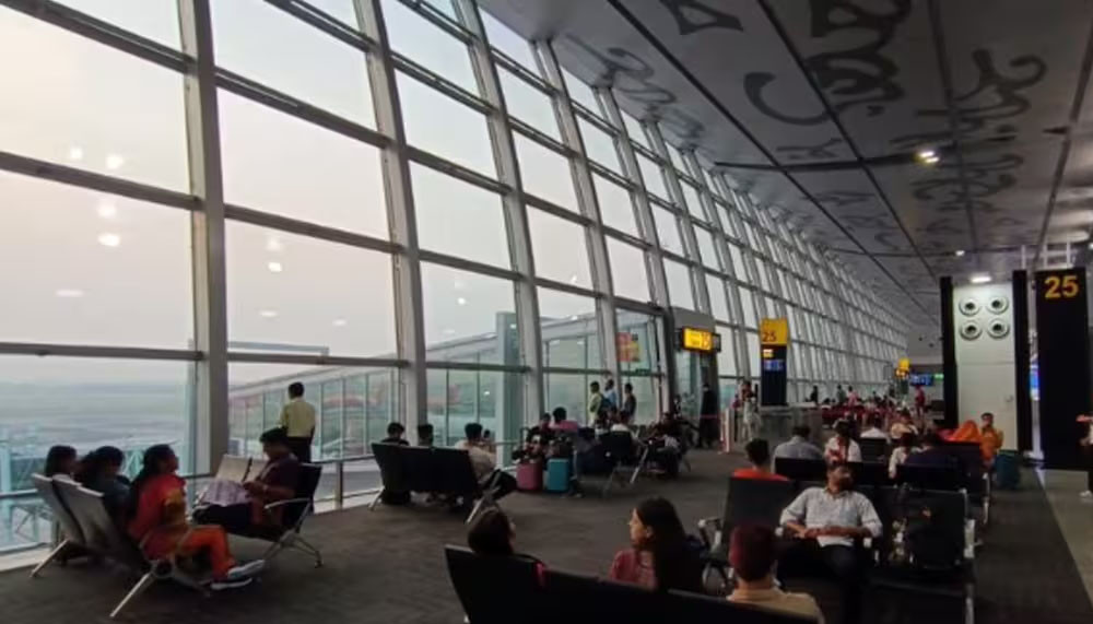 ভারত-পাকিস্তান উত্তেজনা: দিল্লি বিমানবন্দরের ১৩৮ ফ্লাইট বাতিল