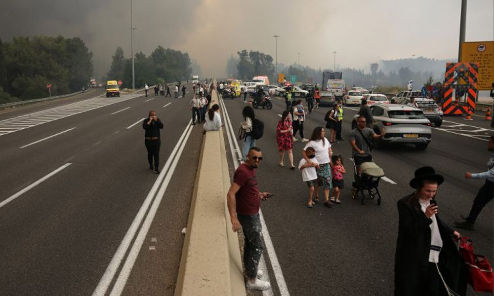 রাস্তায় গাড়ি রেখেই পালাচ্ছে ইসরায়েলিরা