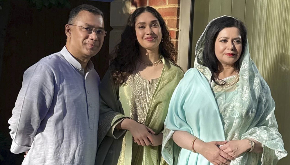 শাশুড়ির সঙ্গী হয়ে ১৭ বছর পর দেশে ফিরছেন জোবাইদা রহমান