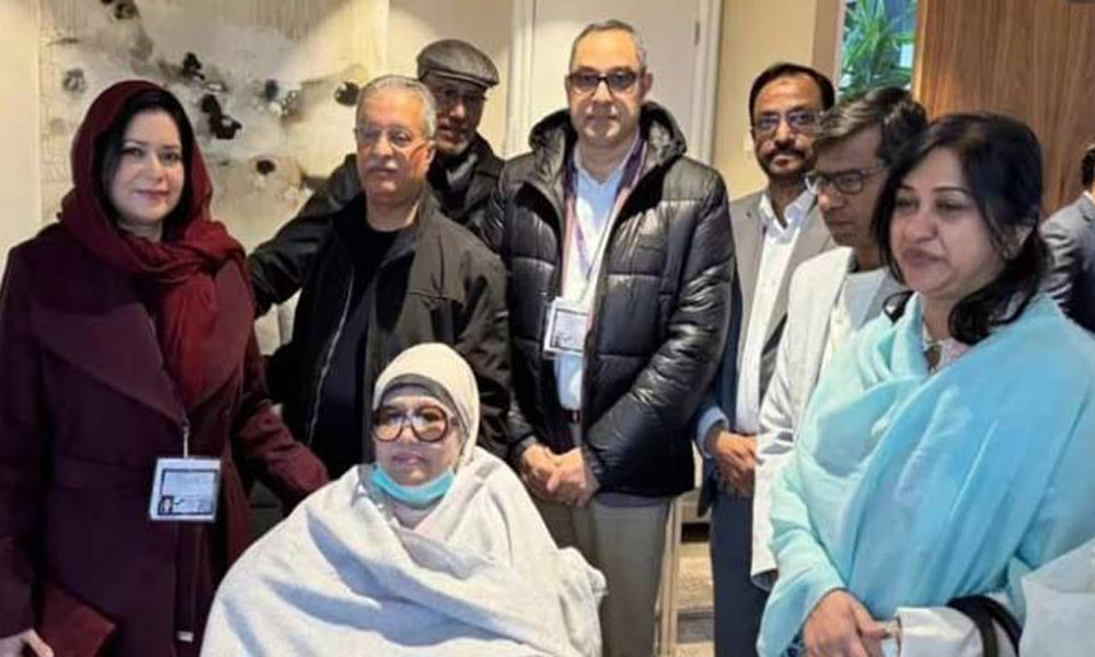 মঙ্গলবার সকাল সাড়ে ১০টায় দেশে ফিরবেন খালেদা জিয়া