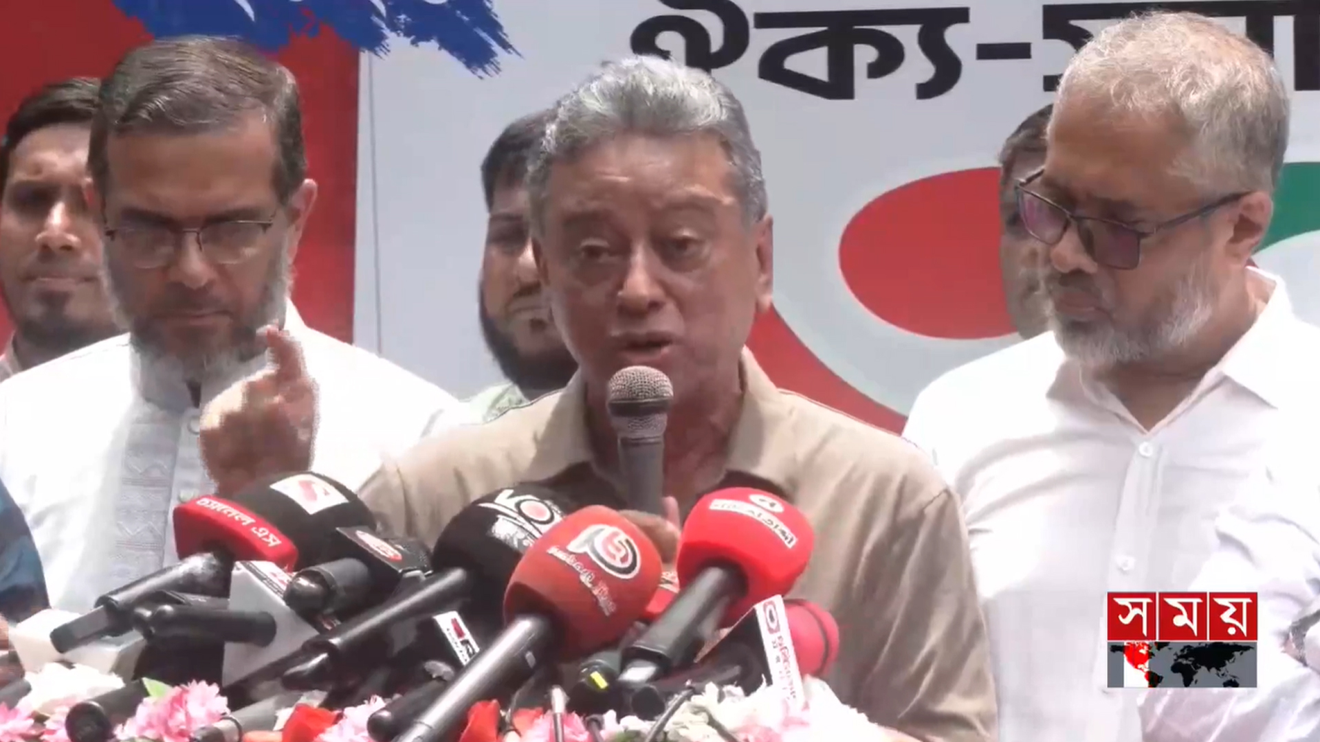 গণতন্ত্রের ঘাটতির কারণে গণমাধ্যমের ওপর চাপ বাড়ছে: খসরু