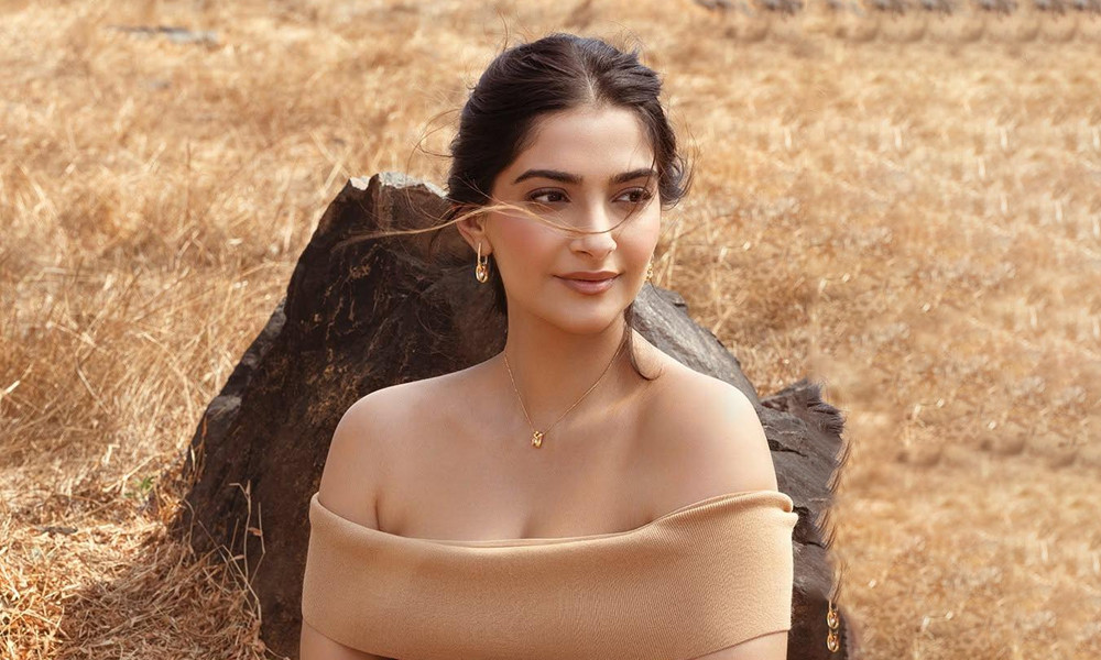 উচ্চশিক্ষা না নেওয়ার জন্য আফসোস করছেন সোনম