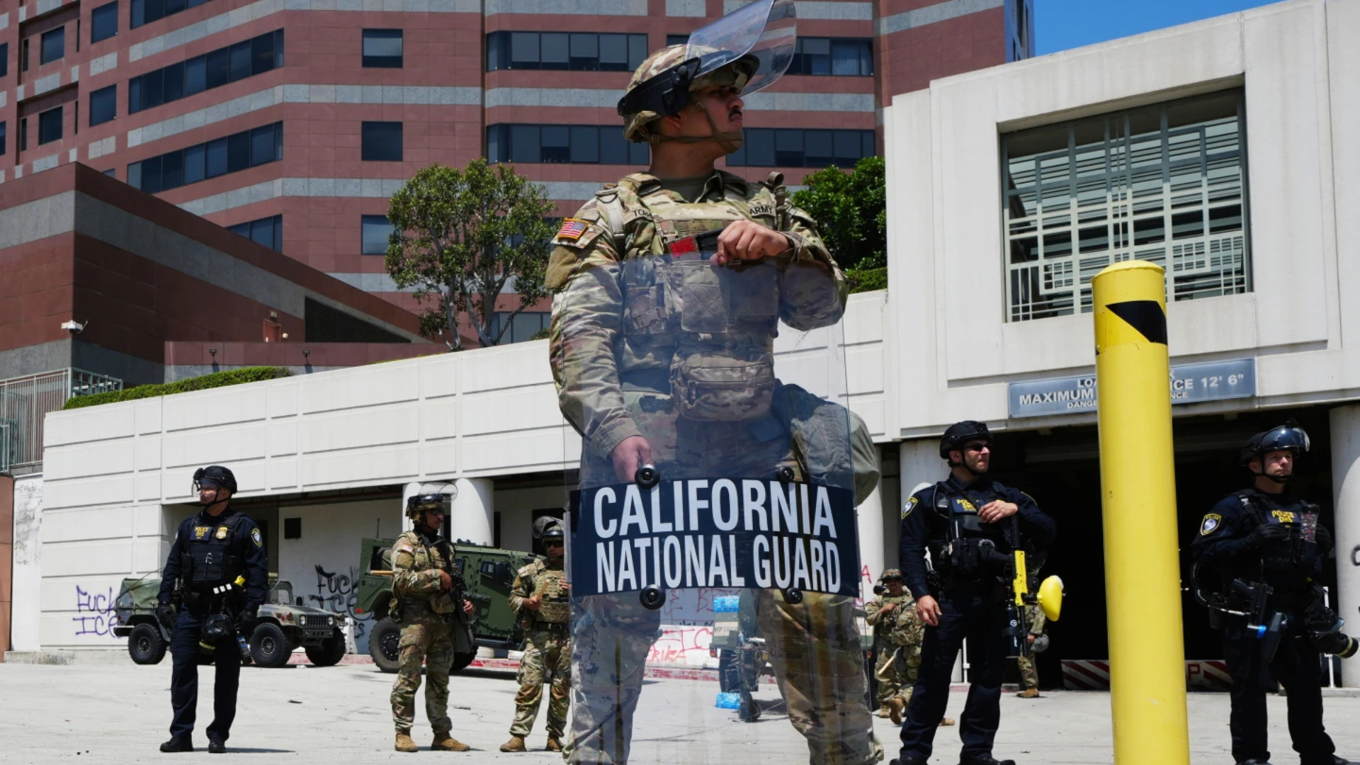 লস অ্যাঞ্জেলেসে এবার কারফিউ জারি!