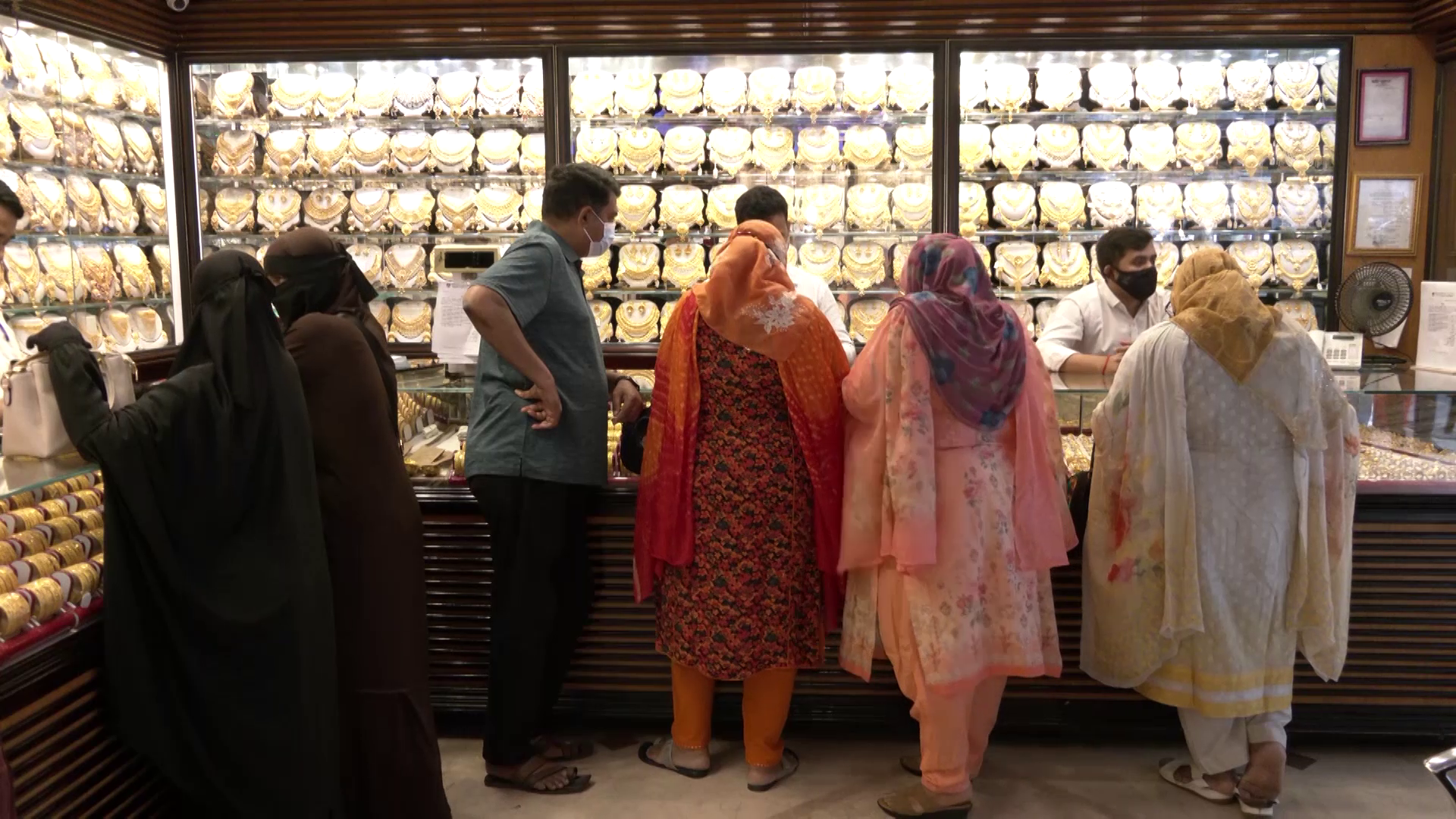 দেশে স্বর্ণের বাজারে ফের পতন, আজ থেকে বিক্রি হবে নতুন দামে