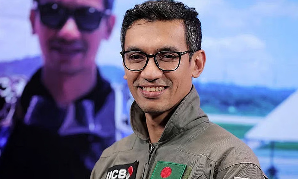 ফুটবল ম্যাচে আমার আকাশ থেকে লাফ দেওয়ার তথ্যটি ভুয়া : আশিক চৌধুরী