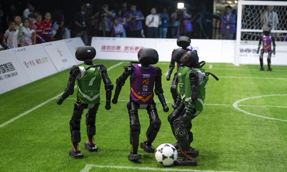 চীনে রোবটরা খেলল ফুটবল, ইতিহাসে প্রথম ম্যাচ