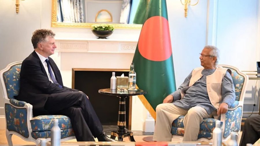 প্রধান উপদেষ্টা ড. মুহাম্মদ ইউনূসের সঙ্গে লন্ডনে সাক্ষাৎ করেন যুক্তরাজ্যের জাতীয় নিরাপত্তা উপদেষ্টা জনাথন পাওয়েল