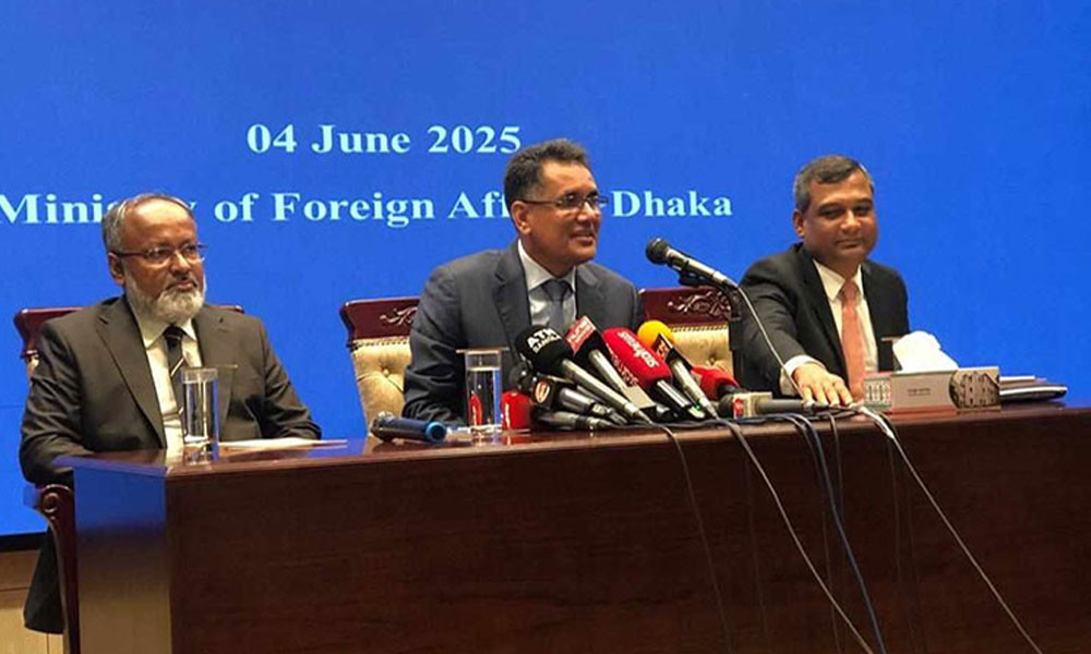 পাচার হওয়া অর্থ ফেরাতে যুক্তরাজ্যে প্রধান উপদেষ্টার কূটনৈতিক তৎপরতা