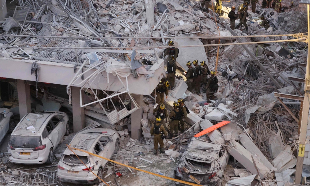 বাত ইয়ামে ইরানি ক্ষেপণাস্ত্র হামলায় নিহত ৪, নিখোঁজ অন্তত ৩৫