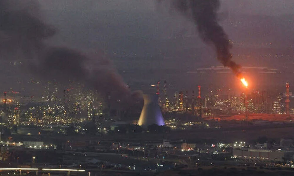 ইসরায়েলের তেল শোধনাগারে ইরানি মিসাইলের আঘাত, নিহত ৩