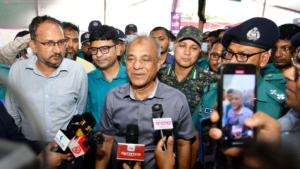 দুর্নীতির টাকা নেই, তাই বড় গরুর চাহিদা কম