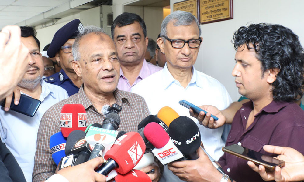 রং-চং দিয়ে ঈদে ফিটনেসবিহীন গাড়ি সড়কে দেখলে ব্যবস্থা : স্বরাষ্ট্র উপদেষ্টা