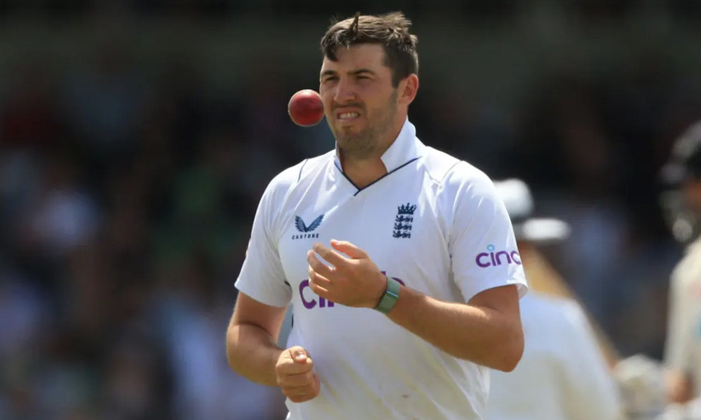 তিন বছর পর ইংল্যান্ডের টেস্ট দলে সারের পেসার