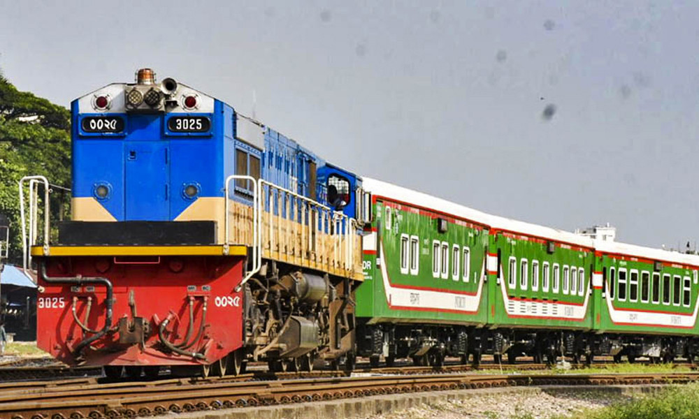 রাজধানীতে রেললাইন পারাপারের সময় ট্রেনের ধাক্কায় যুবক নিহত